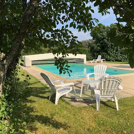 בית נופש La Banne Nord Val de Louyre et Caudeau